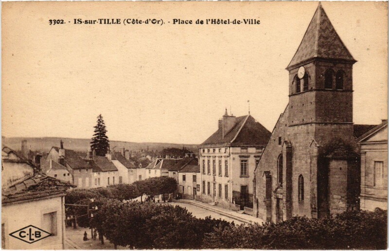 Carte postale ancienne Is-Sur-Tille Place de l'Hotel de Ville France à Is-sur-Tille