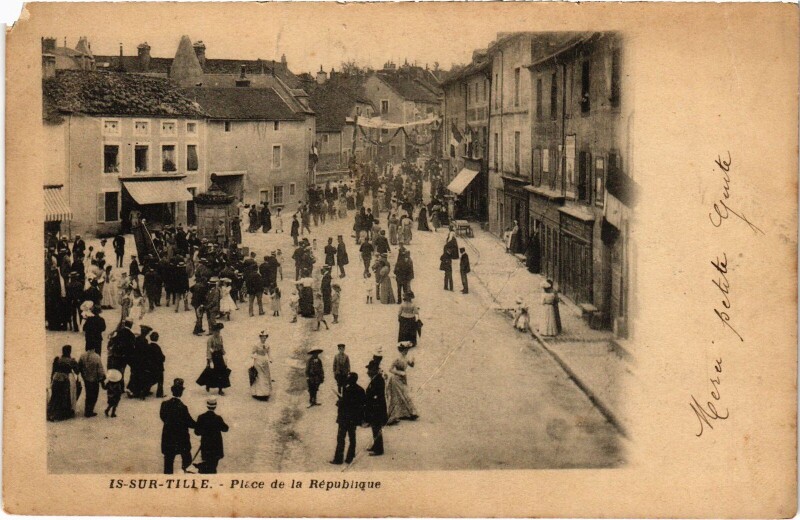 Carte postale ancienne Is-Sur-Tille Place de la Republique France à Is-sur-Tille