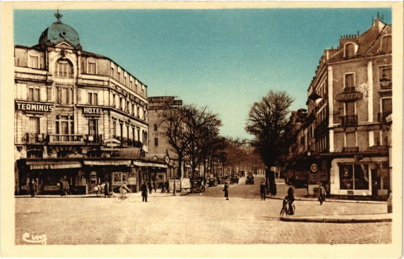 Carte postale ancienne Dijon Avenue Marechal-Foch et Rue de la Gare France à Dijon