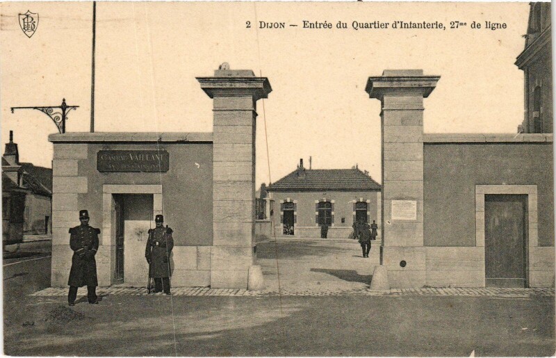 Carte postale ancienne Dijon Entree du Quartier d'Intanterie France à Dijon