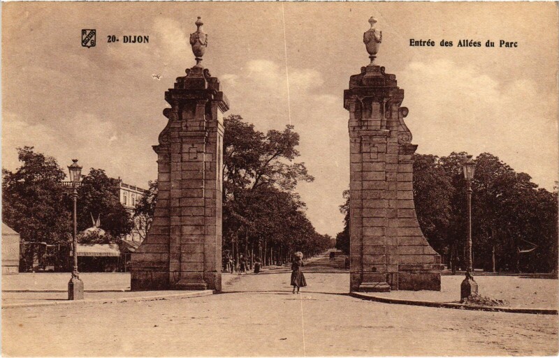 Carte postale ancienne Dijon Entree des Allees du Parc France à Dijon
