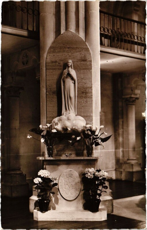 Carte postale ancienne Montbard Chapelle de l'Institution France à Montbard