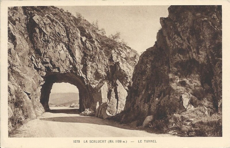 Carte postale ancienne La Schlucht - Le Tunnel