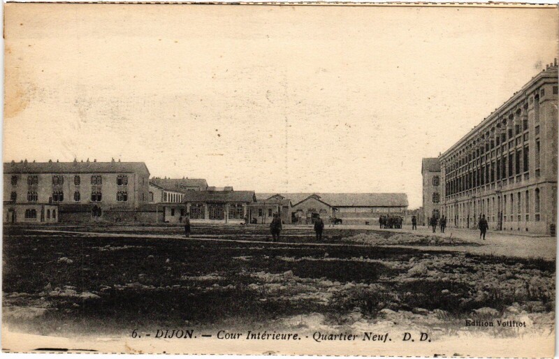 Carte postale ancienne Dijon Cour Interieure France à Dijon