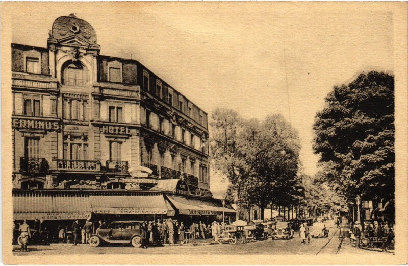 Carte postale ancienne Dijon Terminus Hotel et Garnde Taverne France à Dijon