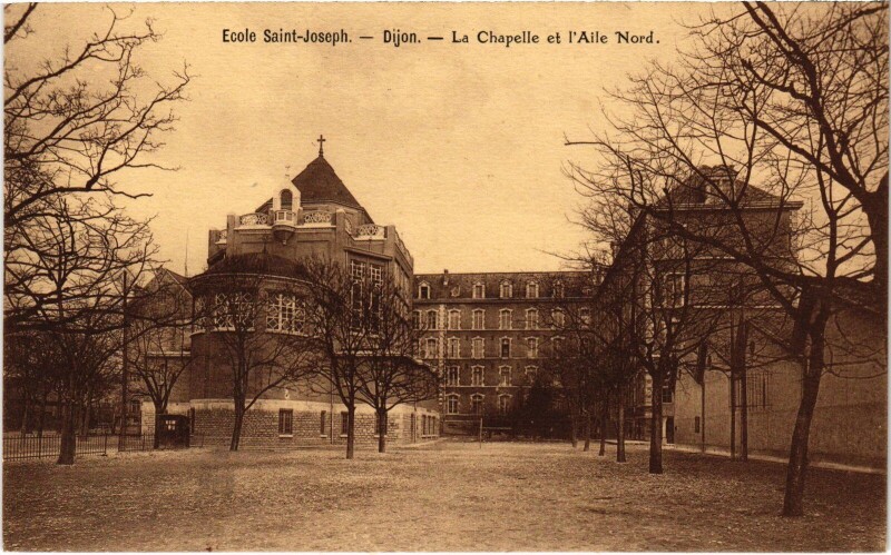 Carte postale ancienne Dijon La Chapelle et l'Aile Nord France à Dijon