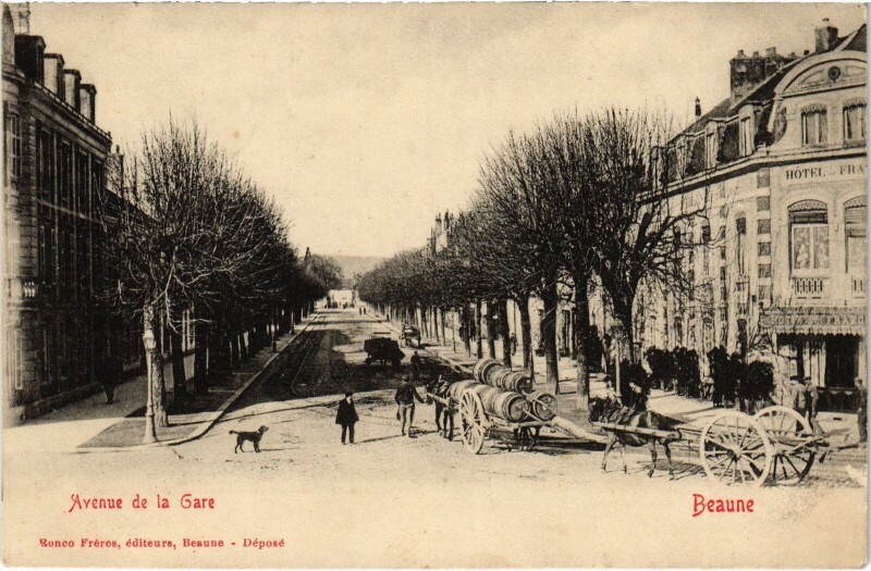 Carte postale ancienne Beaune Avenue de la Gare France à Beaune
