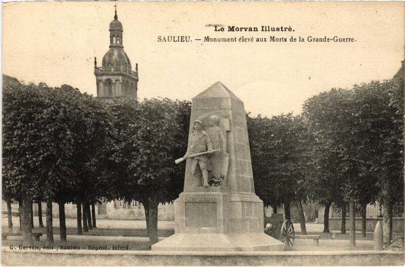 Carte postale ancienne Saulieu Monument eleve aux Morts de la Grande Guerre France à Saulieu