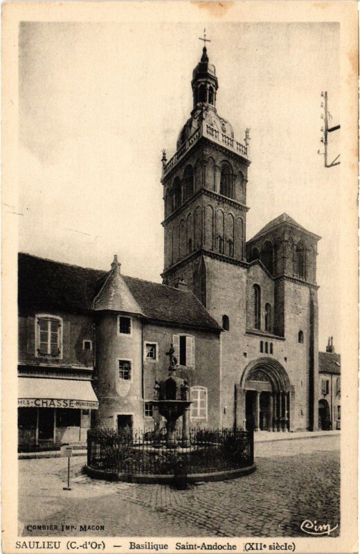 Carte postale ancienne Saulieu Basilique Saint-Andoche France à Saulieu
