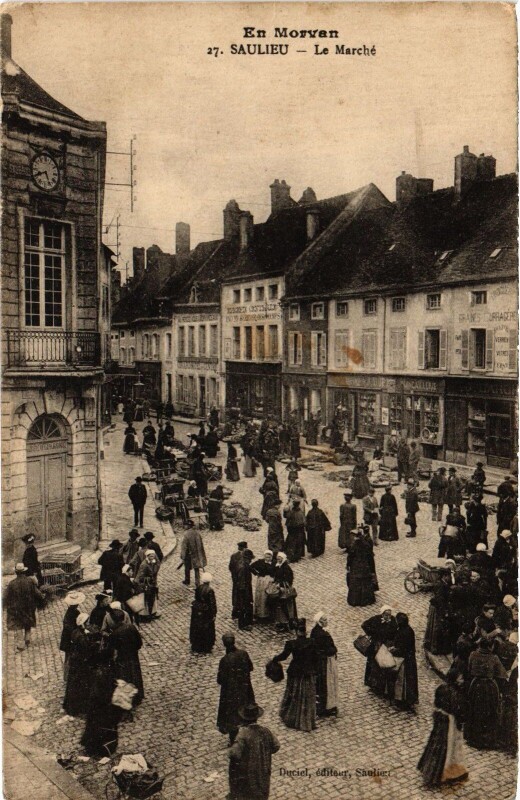 Carte postale ancienne Saulieu Le Marche France à Saulieu