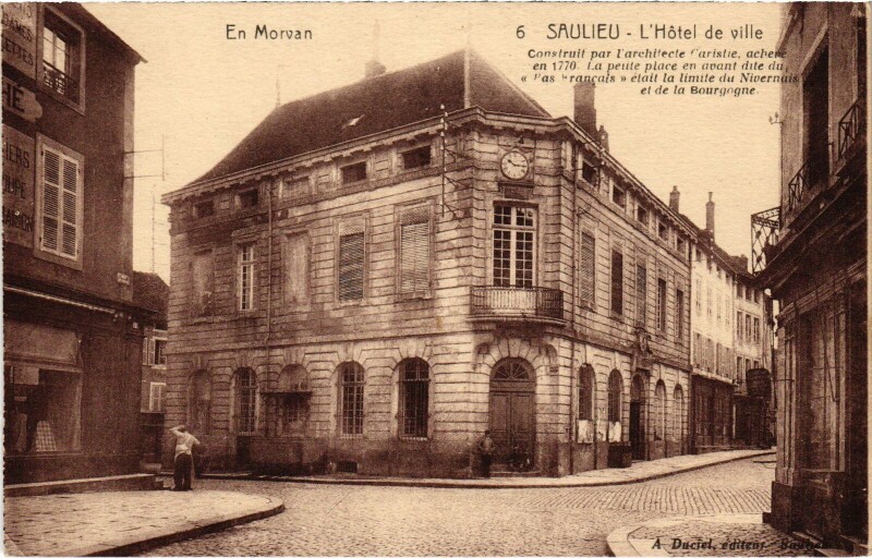 Carte postale ancienne Saulieu L'Hotel de Ville France à Saulieu