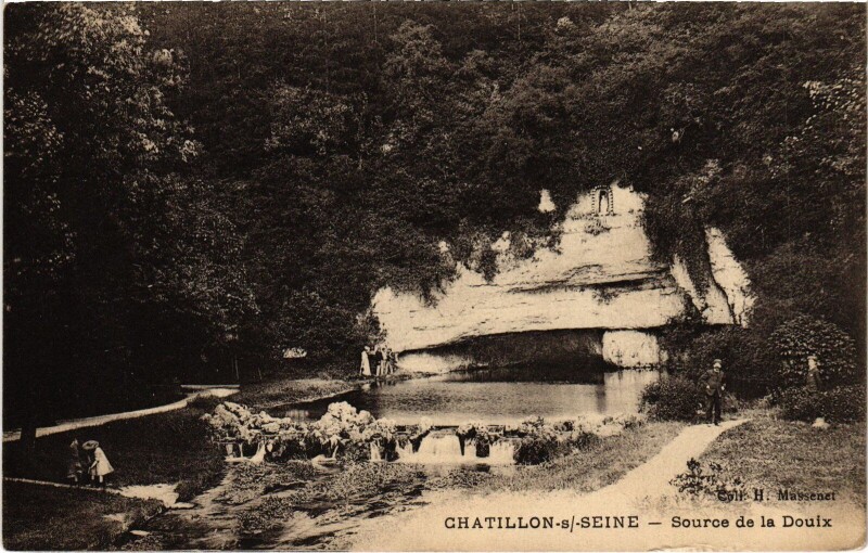 Carte postale ancienne Chatillon-sur-Seine Source de la Douix France