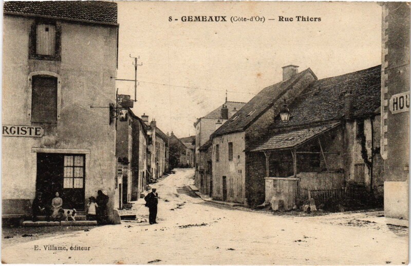 Carte postale ancienne Gemeaux Rue Thiers France à Gemeaux