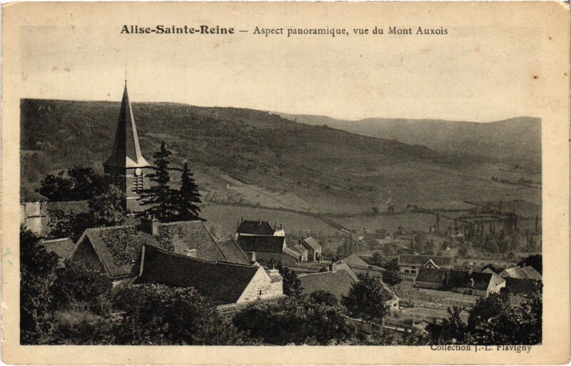 Carte postale ancienne Alise-Sainte-Reine Aspect panoramique,vue du Mont Auxois France à Alise-Sainte-Reine