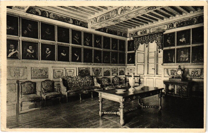 Carte postale ancienne Chateau de Bussy-Rabutin Salon des Hommes de guerre France