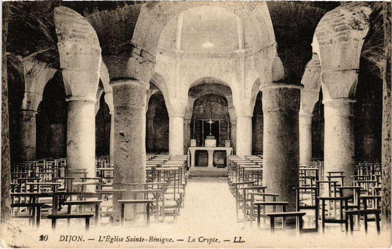 Carte postale ancienne Dijon L'Eglise Sainte-Benigne France à Dijon