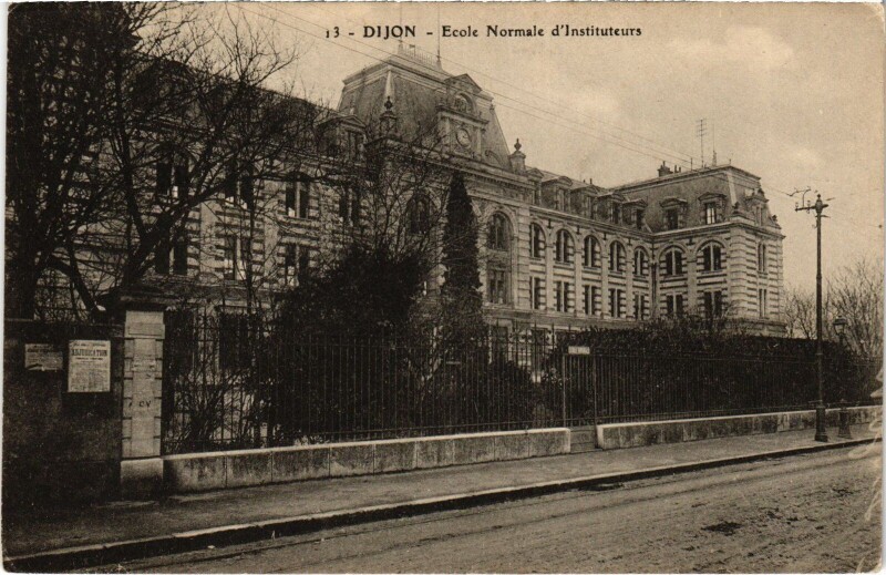 Carte postale ancienne Dijon Ecole Normale d'Instituteurs France à Dijon