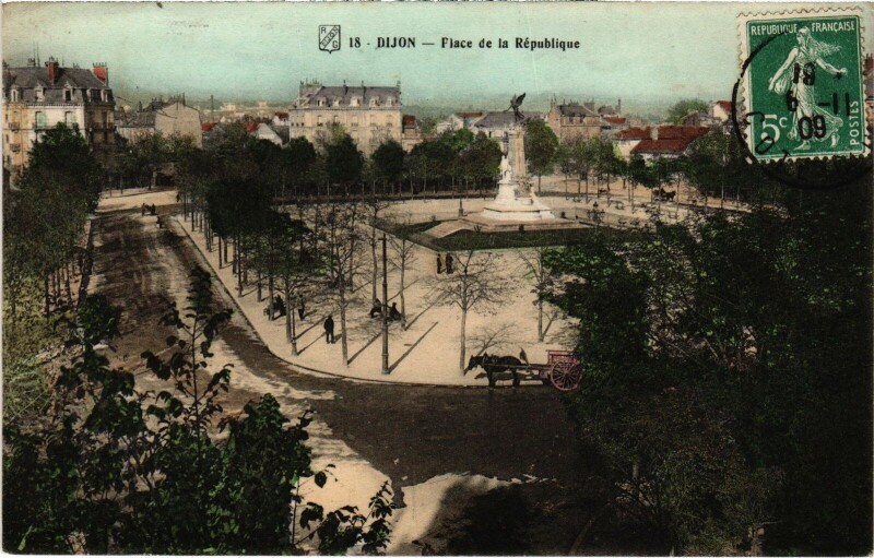 Carte postale ancienne Dijon Place de la Republique France à Dijon