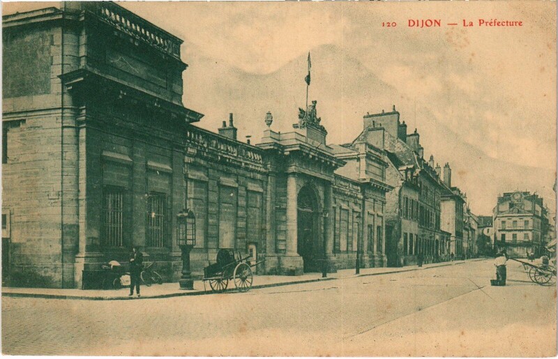 Carte postale ancienne Dijon La Prefecture France à Dijon