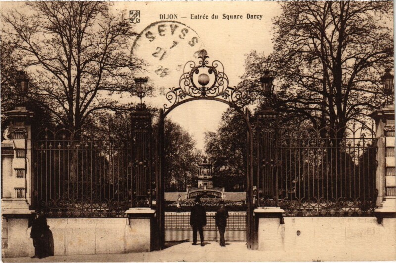 Carte postale ancienne Dijon Entree du Square Darcy France à Dijon