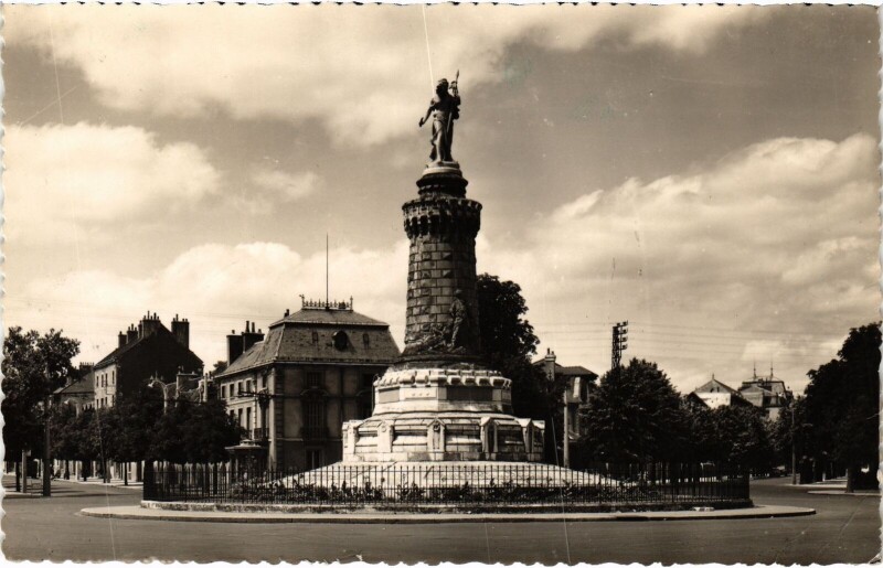 Carte postale ancienne Dijon Place du Trente Octobre France à Dijon