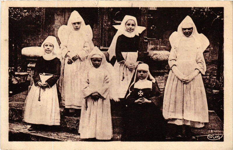Carte postale ancienne Hospices de Beaune Groupe des Petits Religieuses France à Beaune