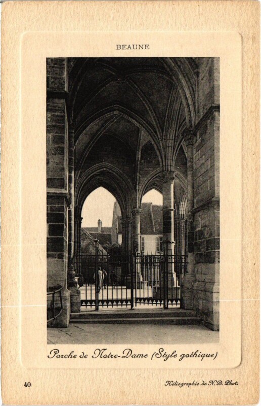 Carte postale ancienne Beaune Porche de Notre-Dame France à Beaune