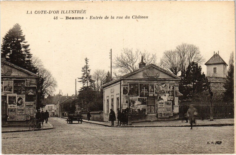 Carte postale ancienne Beaune Entree de la rue du Chateau France à Beaune
