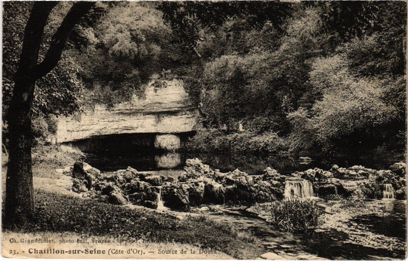 Carte postale ancienne Chatillon s Seine Source de la Douix France