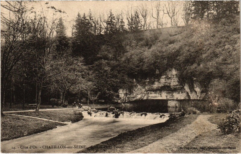 Carte postale ancienne Chatillon s Seine Source de la Douix France