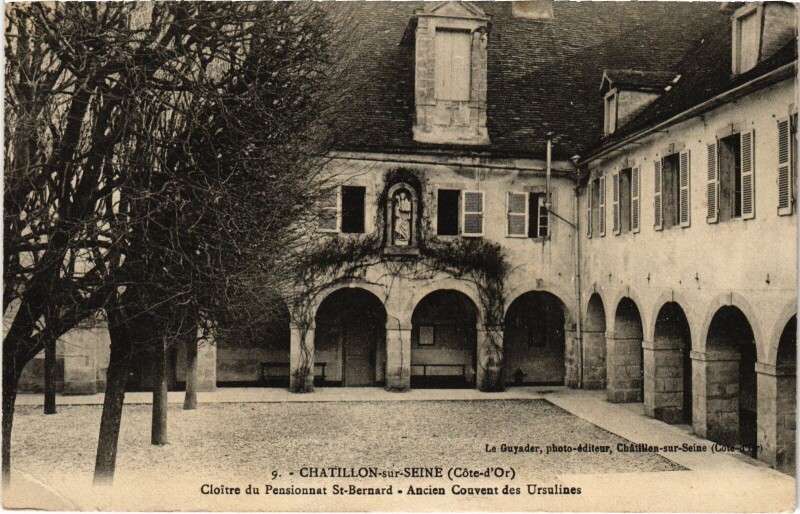 Carte postale ancienne Chatillon s Seine Cloitre du Pensionnat Saint-Bernard France à Saint-Bernard