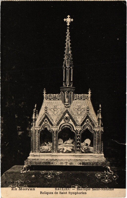 Carte postale ancienne Saulieu Basilique Saint-Andoche France à Saulieu