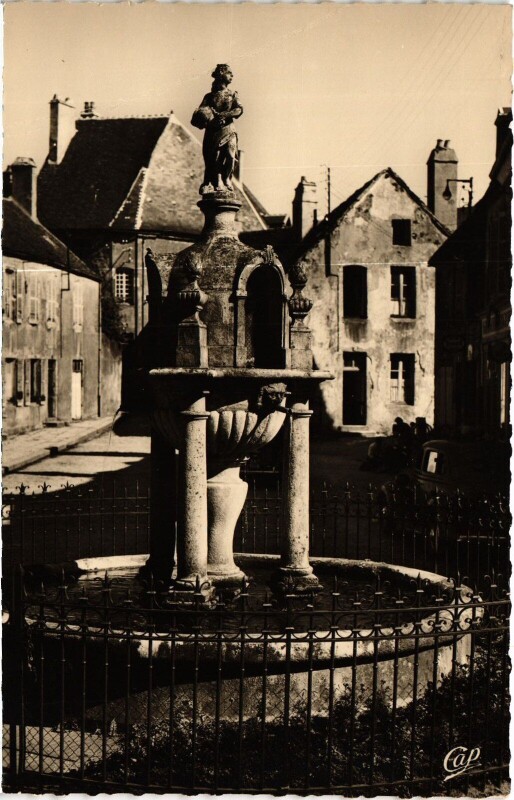 Carte postale ancienne Saulieu La Fontaine France à Saulieu