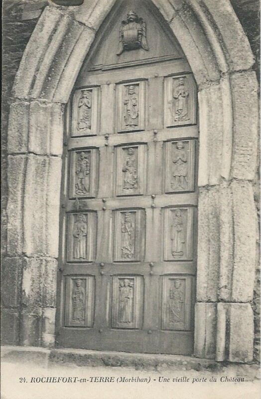 Carte postale ancienne Une vieille porte du Château à Rochefort-en-Terre