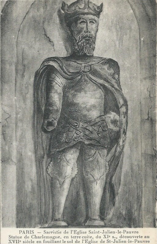 Carte postale ancienne Sacristie de l'Eglise Saint-Julien-le-Pauvre - Statue de Charlemagne à Paris