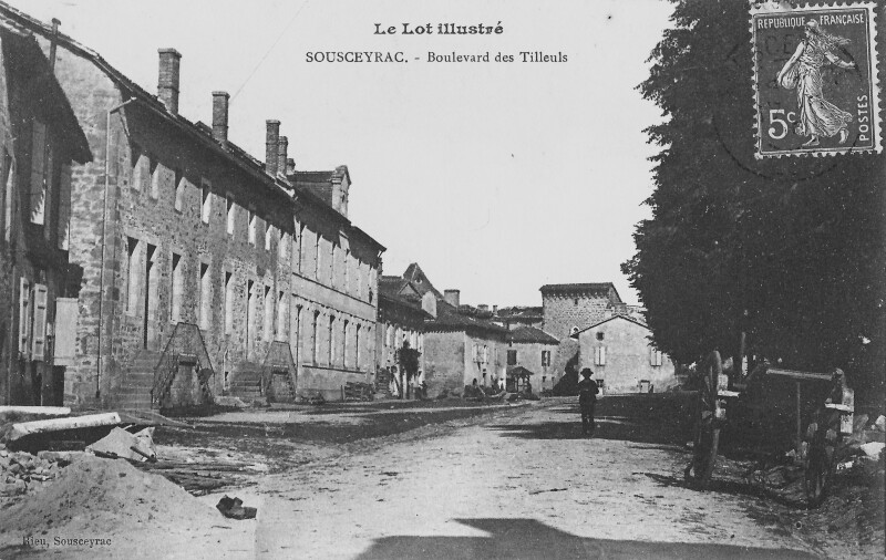 Carte postale ancienne Boulevard des Tilleuls à Sousceyrac-en-Quercy