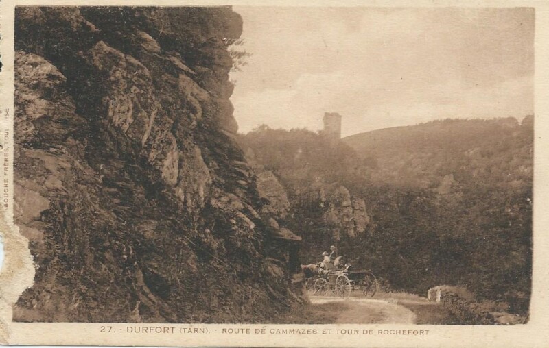 Carte postale ancienne Route de Cammazes et Tour de Rochefort à Durfort