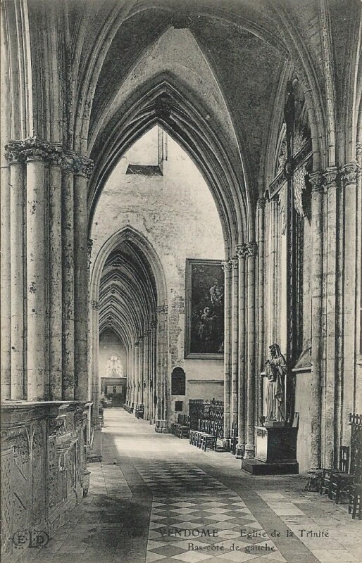 Carte postale ancienne Eglise de la Trinité - Bas Côté de gauche à Vendôme