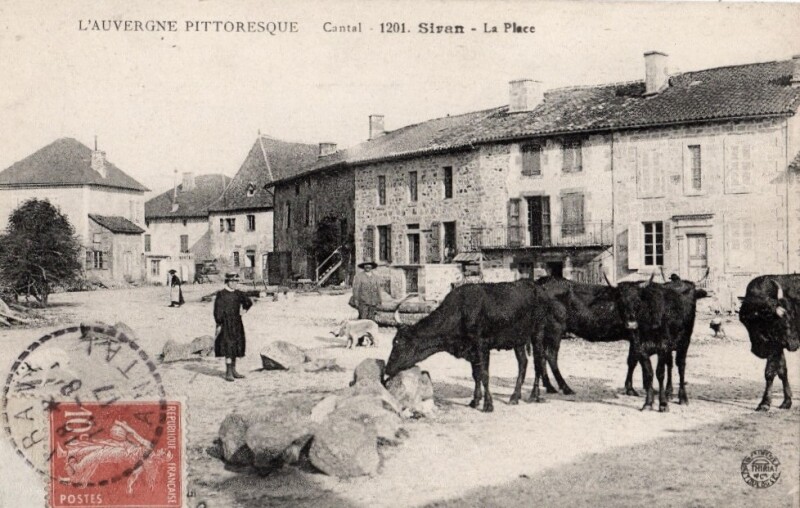 Carte postale ancienne L'AUVERGNE PITTORESQUE Cantal - 1201. Siran -La Place à Siran