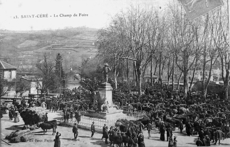 Carte postale ancienne 13. SAINT-CERE - Le Champ de Foire à Saint-Céré