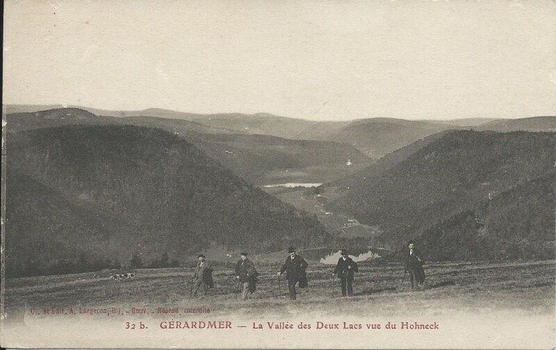 Carte postale ancienne La Vallée des Deux Lacs vue du Hohneck à Gérardmer
