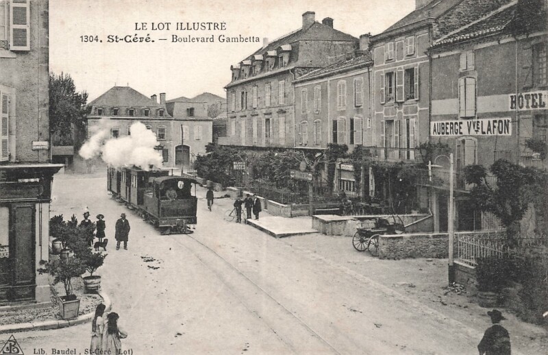 Carte postale ancienne Boulevard Gambetta à Saint-Céré