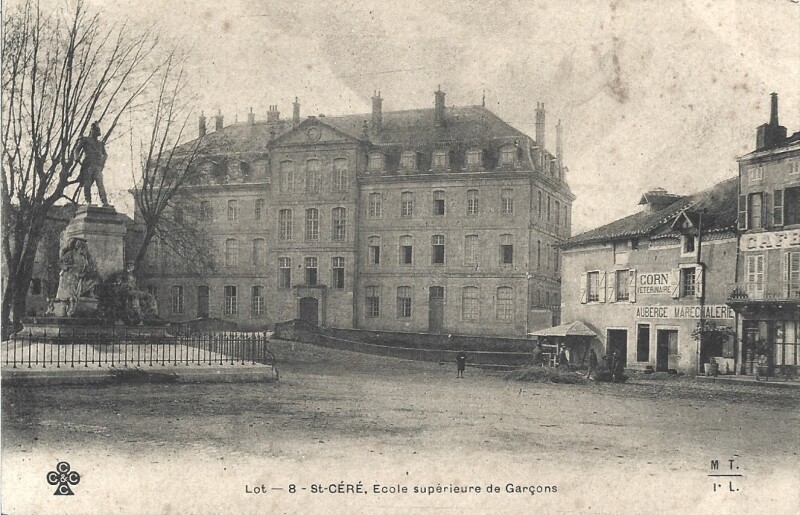 Carte postale ancienne Ecole supérieure de Garçons à Saint-Céré
