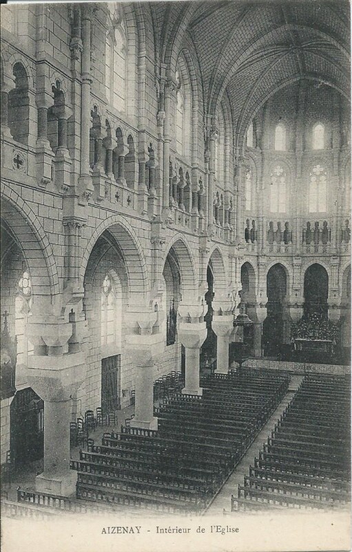 Carte postale ancienne Intérieur de l'Eglise à Aizenay