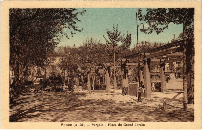 Carte postale ancienne Vence Pergola Place du Grand Jardin à Vence