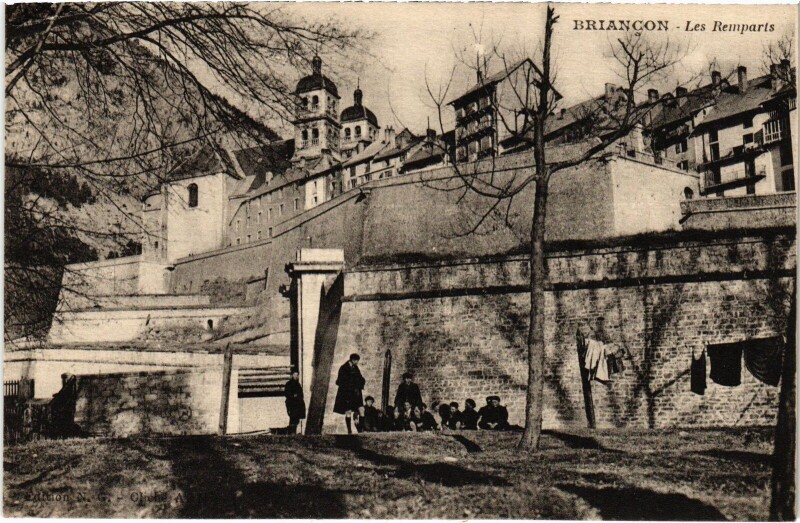 Carte postale ancienne Briancon Les remparts