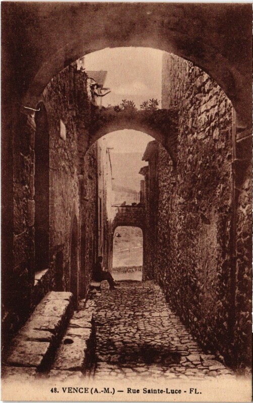 Carte postale ancienne Vence Rue Sainte-Luce à Vence