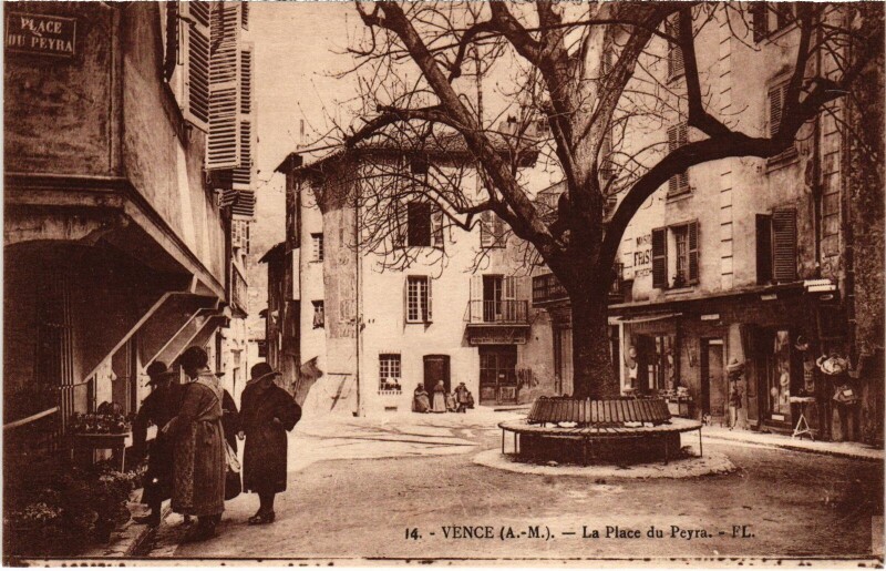 Carte postale ancienne Vence place du Peyra à Vence