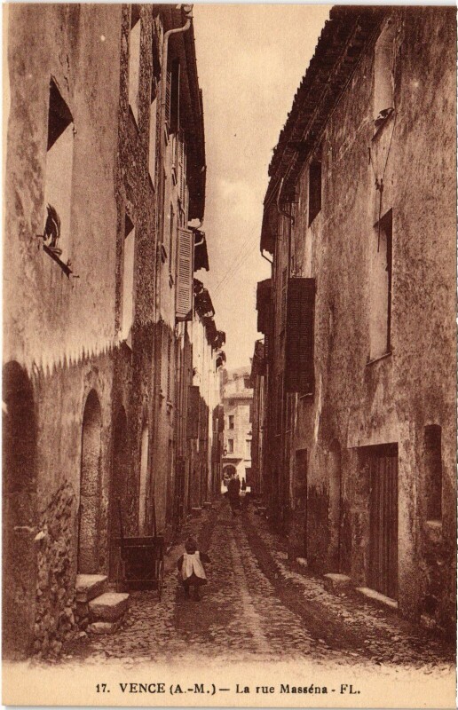 Carte postale ancienne Vence Rue Masséna à Vence