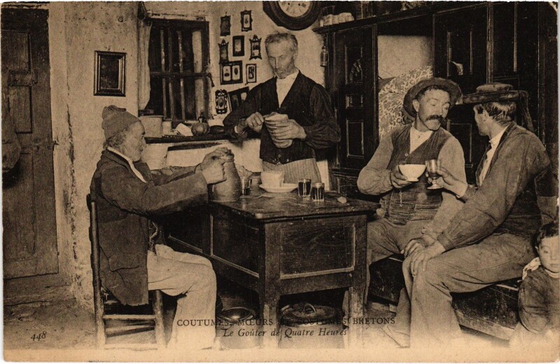 Carte postale ancienne Folklore Gouter de Quatre heures